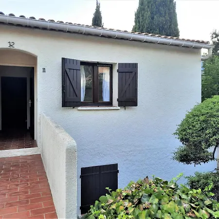 Sur T3-160 M - 800 M Centre-ville. Park Apartment Cavalaire-sur-Mer