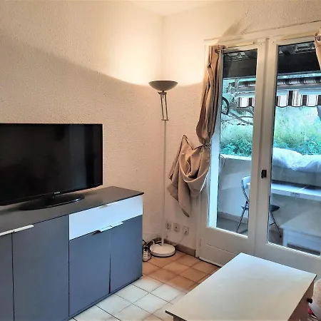 Sur T3-160 M - 800 M Centre-ville. Park Cavalaire-sur-Mer