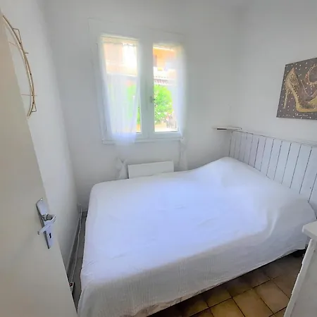 Sur T3-160 M - 800 M Centre-ville. Park * Cavalaire-sur-Mer